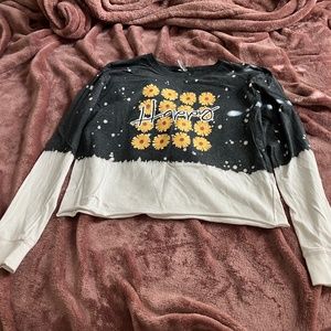 Long-sleeved Large No Boundaries “Happy” Sunflower Shirt